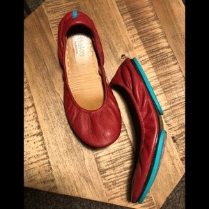 Size 7 red Tieks